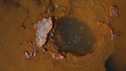 Salt Flat Springs of Extremely Cold Salt Water. Uyuni, Potosi, Bolivia Vidéo 102906972