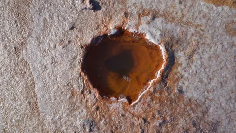 Salt Flat Springs of Extremely Cold Salt Water. Uyuni, Potosi, Bolivia Vidéo 102907053