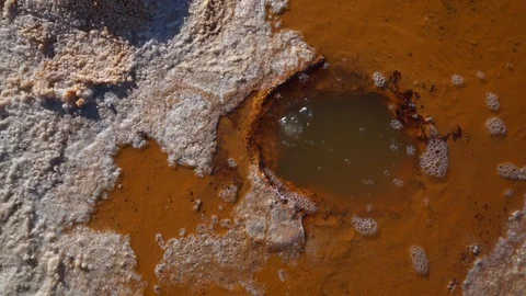 Salt Flat Springs of Extremely Cold Salt Water. Uyuni, Potosi, Bolivia Vidéo 102907313