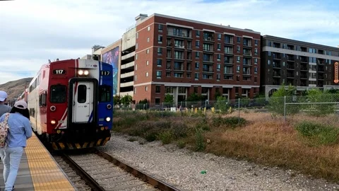 Salt Lake City FrontRunner Train Arriving at North Temple Station 스톡 동영상 278832058