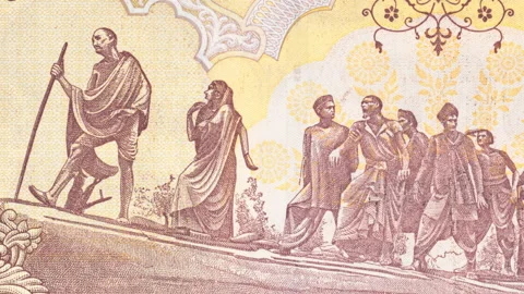 Salt March, also known as the Dandi March on Indian 500 rupee banknote tracking Stock Footage 149148070