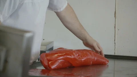 Salt Water Taffy Process Demonstration Pulling Candy Antique Wrapping Machine Vídeo Stock 128594254
