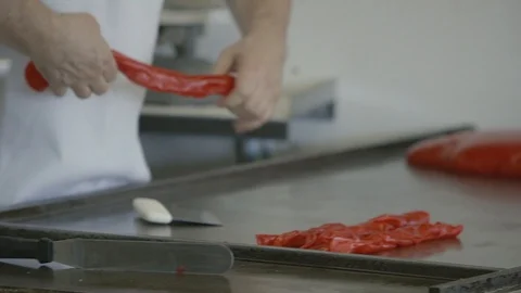 Salt Water Taffy Process Demonstration Pulling Candy Antique Wrapping Machine Vídeo Stock 128594919