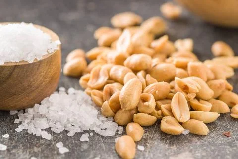 Salted roasted peanuts. Salted roasted peanuts and salt. Copyright: xZoona... Foto stock