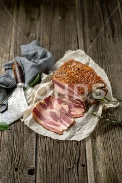 Salted smoked bacon on paper with kitchen towel hatchet leaves cuisine cookin Stock-Fotos