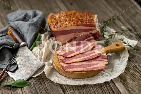 Salted smoked bacon on paper with kitchen towel hatchet leaves cuisine cookin Stock-Fotos