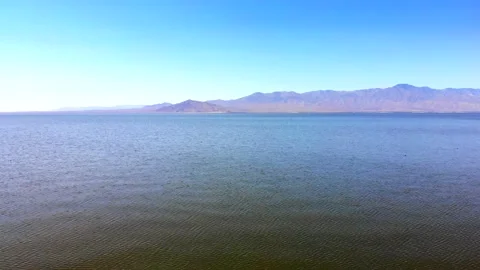 Salton Sea pull back with 4k aerial drone from still, briny polluted Stock Footage 152652973