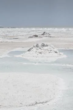 Salty ground and structures. Landscape of the Salar de Uyuni and lagoons li.. Foto stock