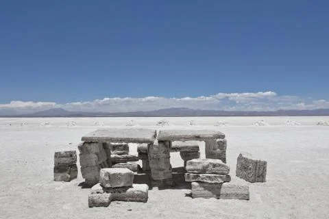 Salty ground and structures. Landscape of the Salar de Uyuni and lagoons li.. Foto stock