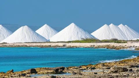 The Salty Pyramids viewed through sea bay, Bonaire, Caribbean Netherlands Foto stock