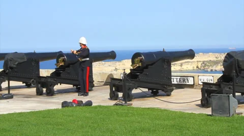 Saluting the battery Stock Footage 37304517