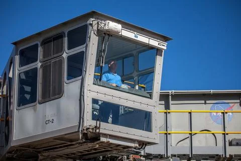 Sam Dove, a crawler-transporter engineer with Jacobs on the Test and Operat.. Stock Photos