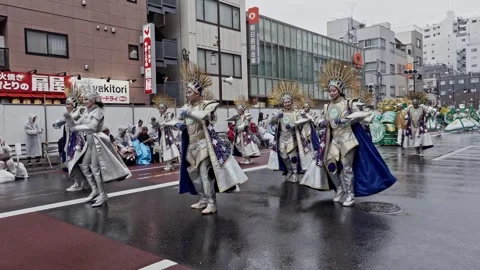 Samba Dancers in Silver Costumes Dancing at Asakusa Carnival Parade Видео 345840815
