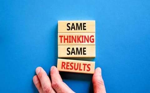 Same thinking and results symbol. Concept word Same thinking same results o.. Fotos de archivo