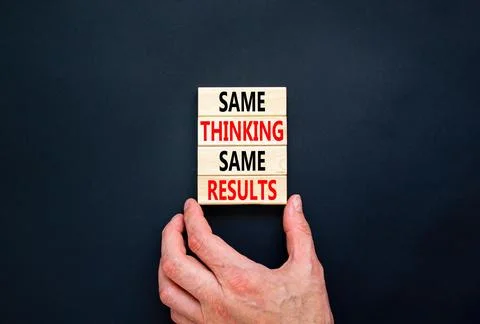 Same thinking and results symbol. Concept word Same thinking same results o.. Fotos de archivo