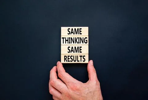 Same thinking and results symbol. Concept word Same thinking same results o.. Fotos de archivo
