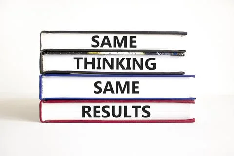 Same thinking and results symbol. Concept word Same thinking same results o.. Fotos de archivo