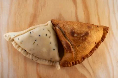 Samosa Cooked and uncooked Stock Photos