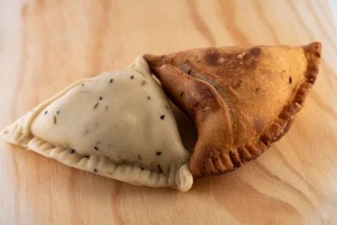 Samosa Cooked and uncooked Stock Photos