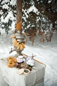 Samovar with bagels on the table at the snow-covered spruce 8327. Stock Photos