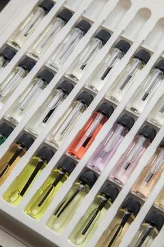 Sample of colored perfume bottles with different types of fragrances and arom Foto stock