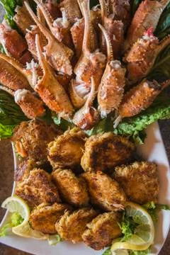 A sampling of crab claws and crab cakes awaits guests at the Katmai Wilderness L Stock Photos