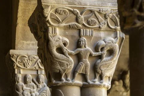 Samson kämpft Samson fighting, Romanesque capital in the cloister, San Ped.. Foto stock