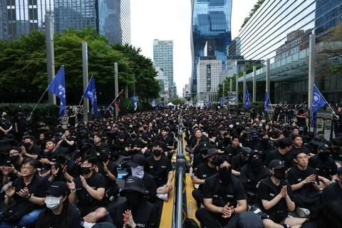 Samsung Electronics workers rally for better compensation system in Seoul, Korea Foto stock