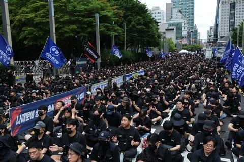 Samsung Electronics workers rally for better compensation system in Seoul, Korea Foto stock