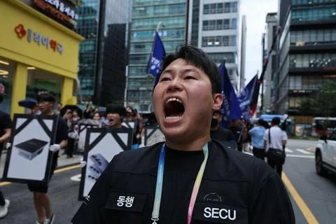 Samsung Electronics workers rally for better compensation system in Seoul, Korea Foto stock