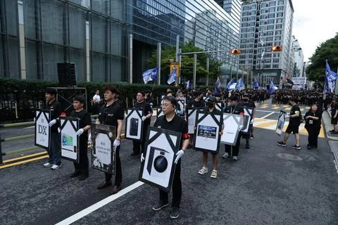 Samsung Electronics workers rally for better compensation system in Seoul, Korea Foto stock