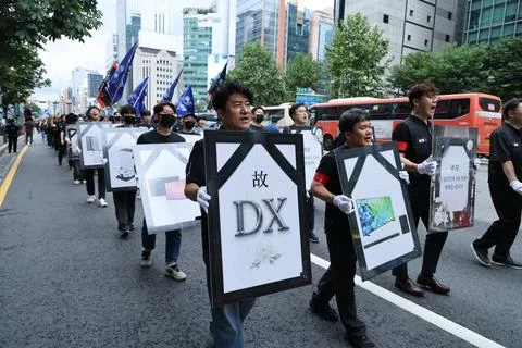 Samsung Electronics workers rally for better compensation system in Seoul, Korea Foto stock