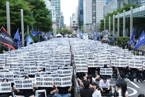 Samsung Electronics workers rally for better compensation system in Seoul, Korea Foto stock
