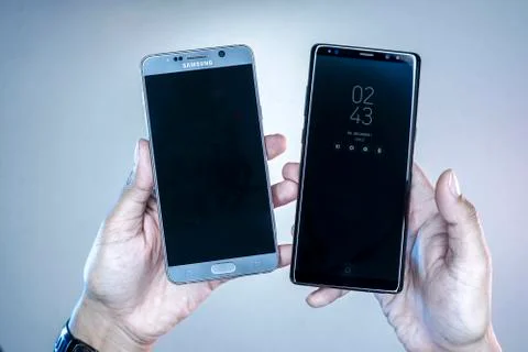 Samsung Note 8 vs Note 5 Stock Photos