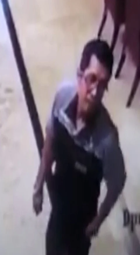 Samsung smartphone explodes in mans pocket Video stock 109253361