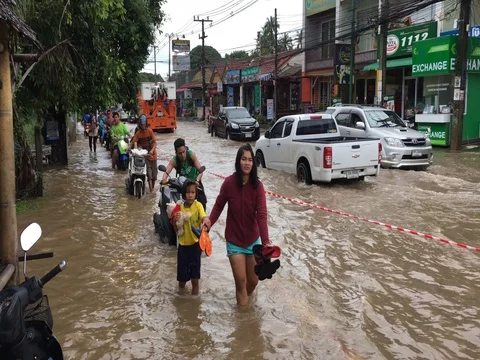 Samui flood walking on water Stock Footage