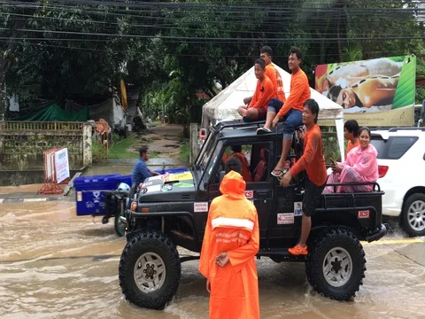 Samui flooding road Stock Footage 70968163