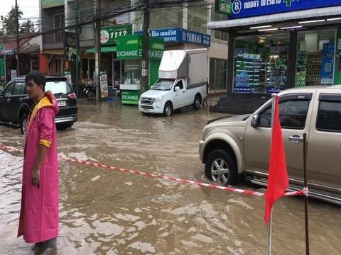Samui roads flood Stock Footage 71005497