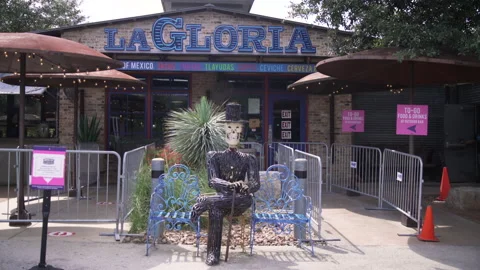 San Antonio, Texas - August 9, 2020: La Gloria's Mexican restaurant Video stock 137423262