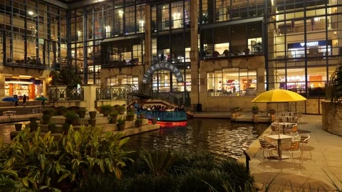 SAN ANTONIO, TX - 23 JAN 2020: Night clip of people enjoying a boat tour Stock Footage 131903596