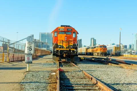 San Diego Train Yard With Multiple Locomotives And City Skyline Stock-Fotos