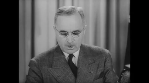 SAN FRANCISCO - 1945: Delegate Seated at Conference Table 库存影片 342856439