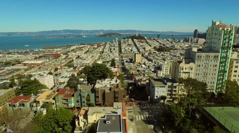 San Francisco Aerial, Flying low over Lombard Street Stock Footage