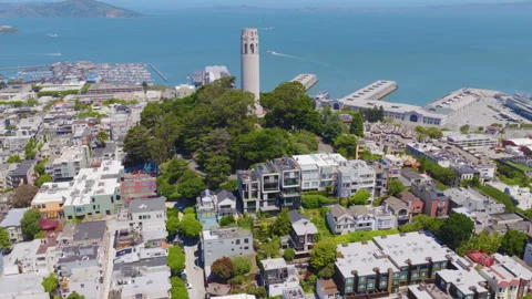San Francisco Coit Tower Rotating Aerial Over Telegraph Hill and Bay Vídeos de archivo 335446244