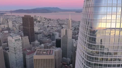 San Francisco skyline at dusk, featuring skyscrapers and the bay. Stock Footage 313768821
