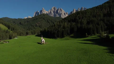 San Giovanni in Ranui St. John Church in Val di Funes, Puez Odle Natural Park Video stock 208162992