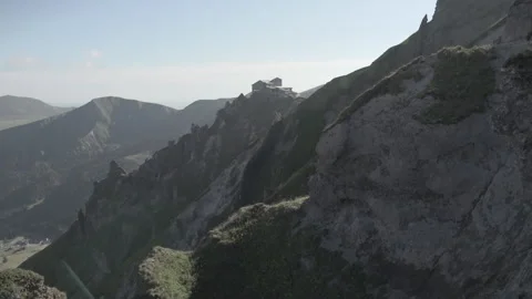 Sancy refuge mountain tilt Stock Footage 86156603