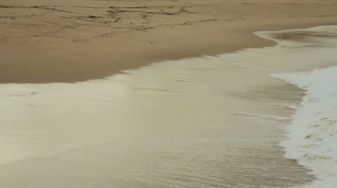 Sand and wave wiping Stockbeeldmateriaal 42331899