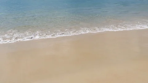 Sand and waves splashing the beach,crystal clear water phuket beach 库存影片 101052678
