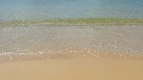 Sand and waves splashing the beach,crystal clear water phuket beach 库存影片 101237414